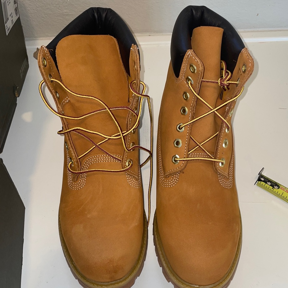 New Timberland Men's Wheat Nubuck Boots Size 10.5 - Picture 3 of 8